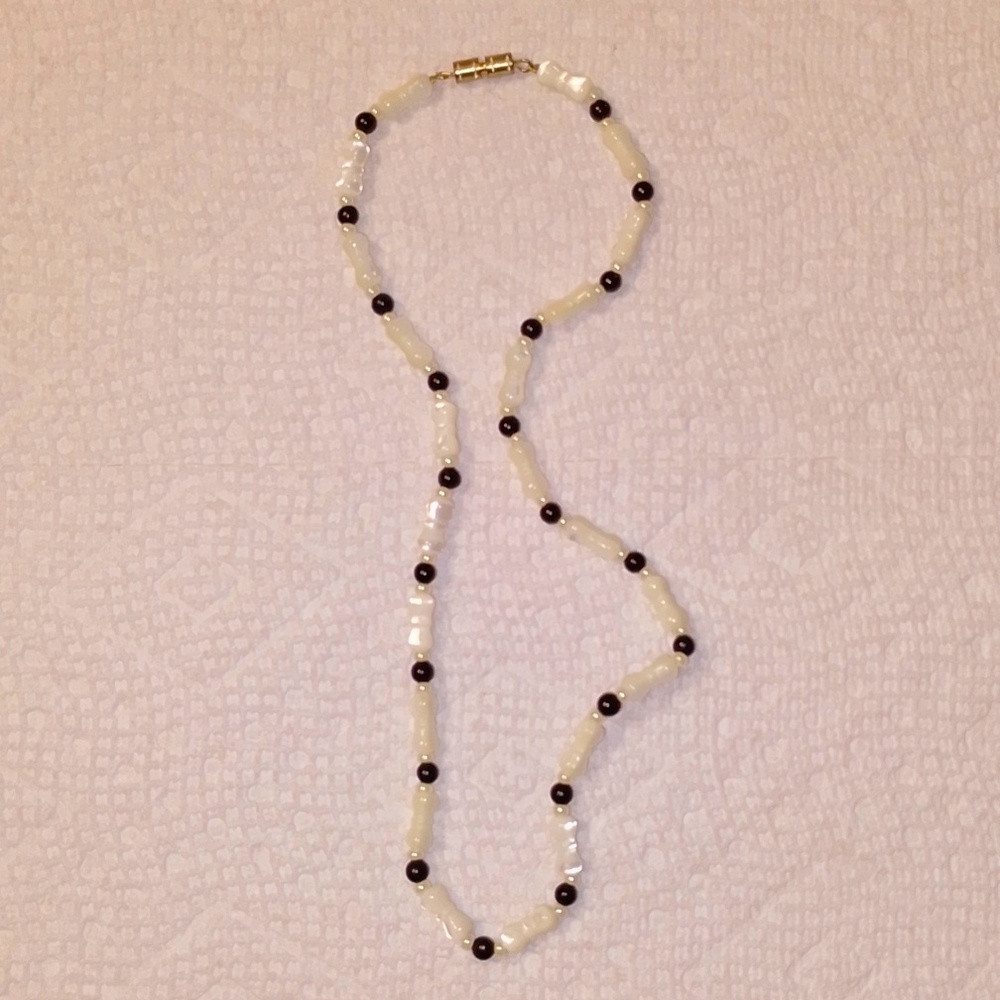 *3/$12* New NWOT Shell Choker Necklace Summer